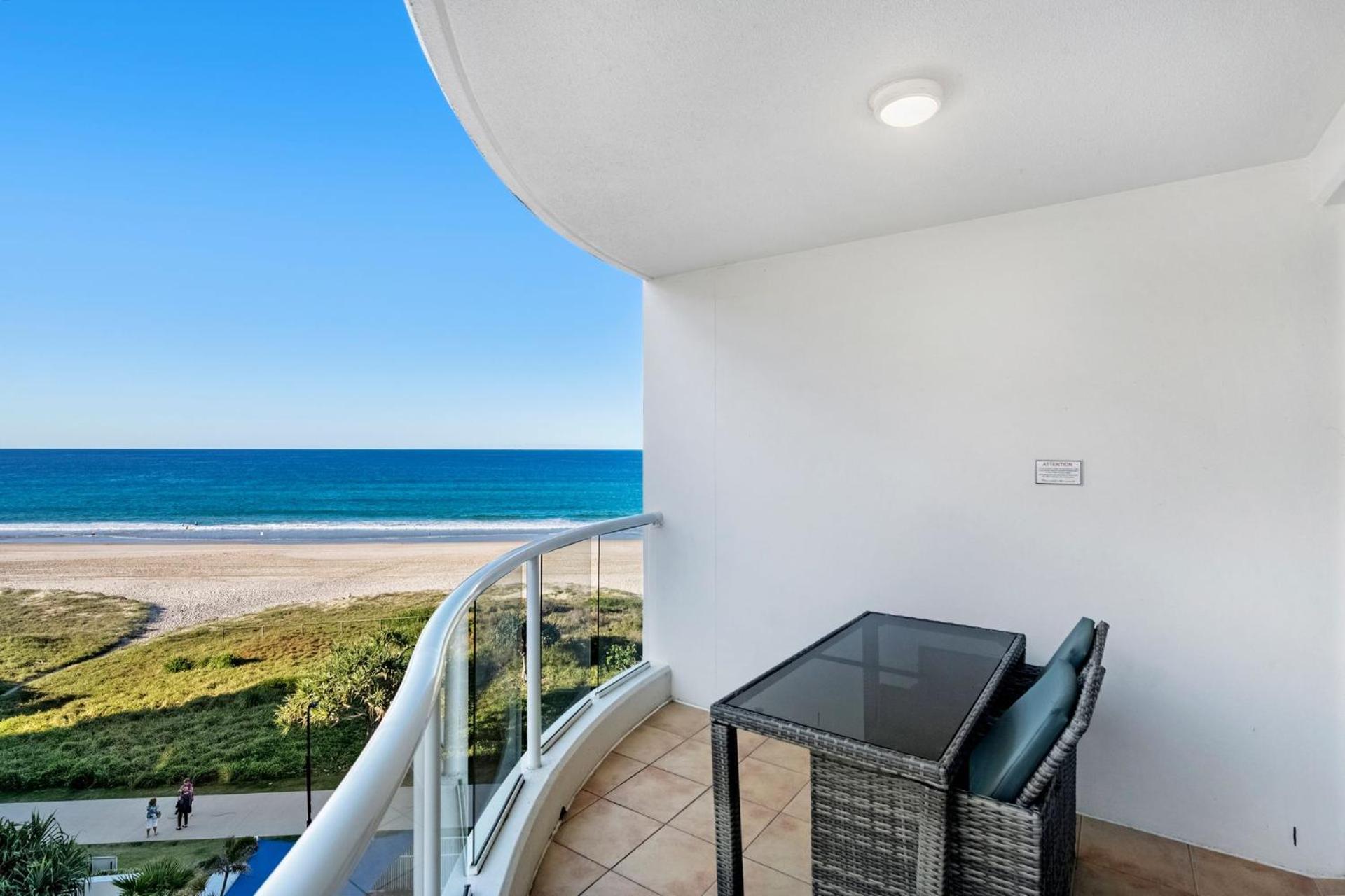 Beachfront In Palm Beach - Coasthm Apartment